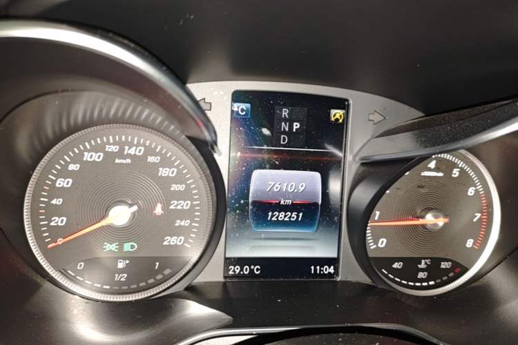 Used Mercedes-Benz GLC 2017 GLC 260 4MATIC Luxury Model Instrument Cluster