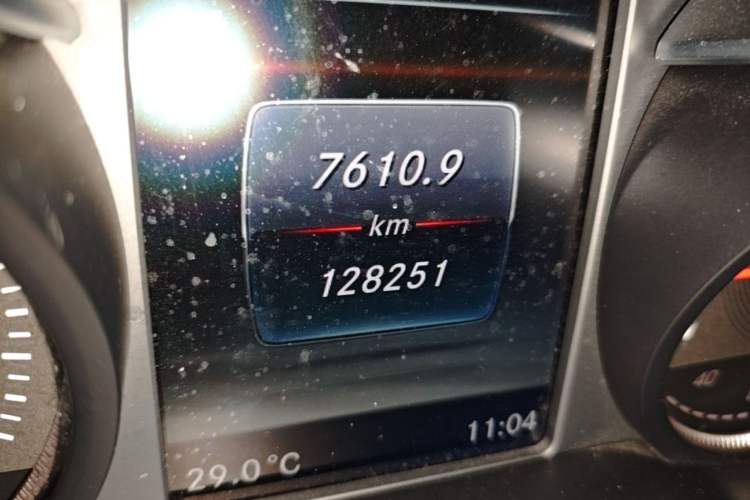Used Mercedes-Benz GLC 2017 GLC 260 4MATIC Luxury Model Odometer Close Up