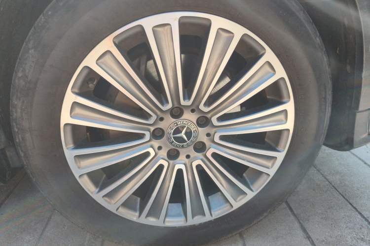 Used Mercedes-Benz GLC 2017 GLC 260 4MATIC Dynamic Edition Right Front Wheel Hub