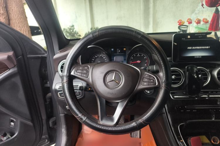 Used Mercedes-Benz GLC 2017 GLC 260 4MATIC Dynamic Edition Steering Wheel