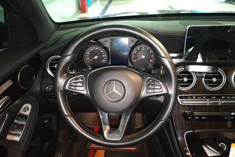 Used Mercedes-Benz GLC 2017 GLC 260 4MATIC Luxury Model Steering Wheel