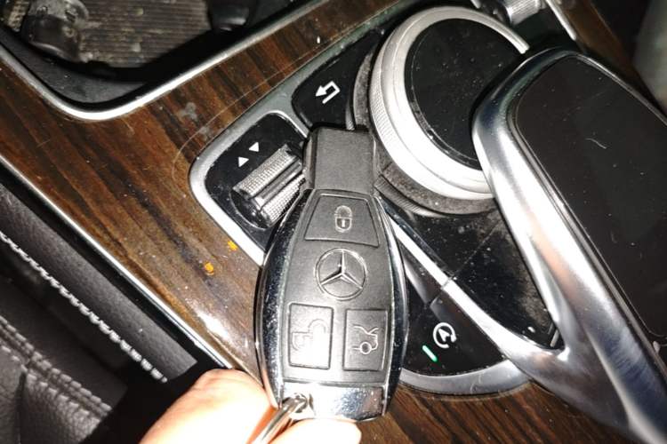 Used Mercedes-Benz GLC 2017 GLC 260 4MATIC Luxury Model Vehicle Key