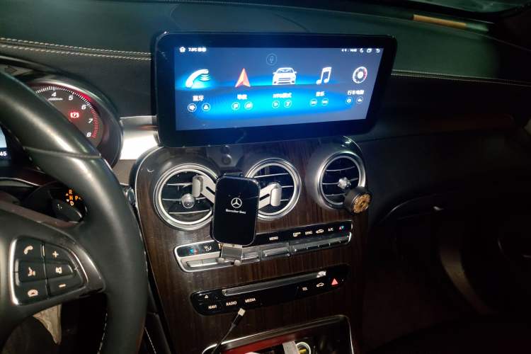 Used Mercedes-Benz GLC 2017 GLC 260 4MATIC Dynamic Edition Audio And AC Panel