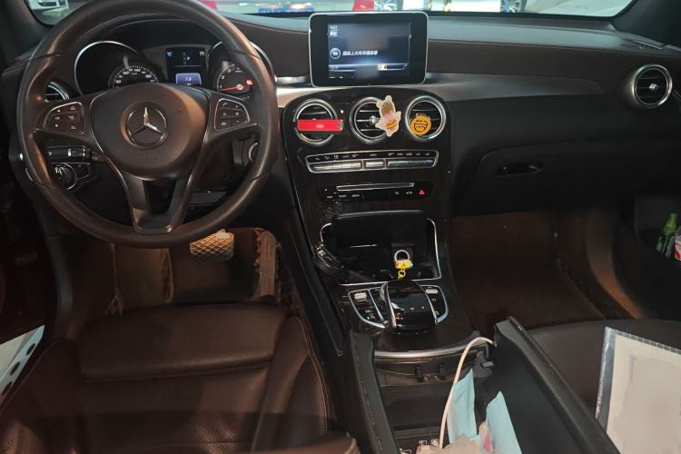 Used Mercedes-Benz GLC 2017 GLC 260 4MATIC Luxury Model Center Console