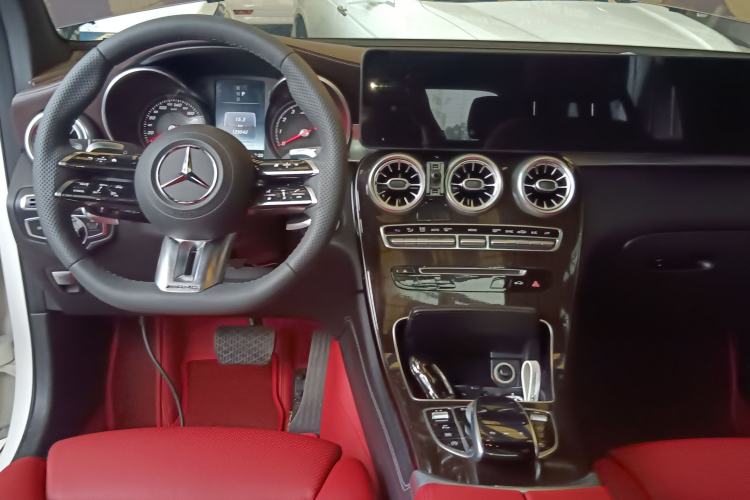 Used Mercedes-Benz GLC 2017 GLC 260 4MATIC Dynamic Edition Center Console