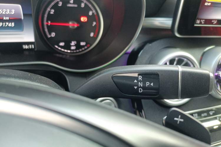 Used Mercedes-Benz GLC 2017 GLC 200 4MATIC Coupe SUV Gear Lever