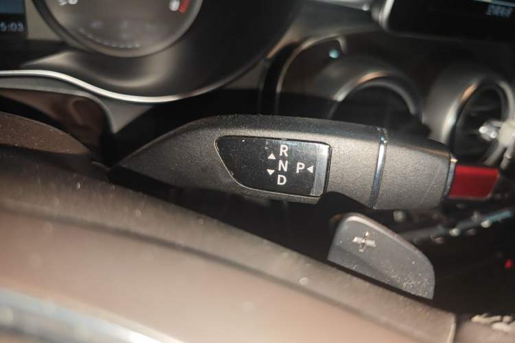 Used Mercedes-Benz GLC 2017 GLC 260 4MATIC Luxury Model Gear Lever