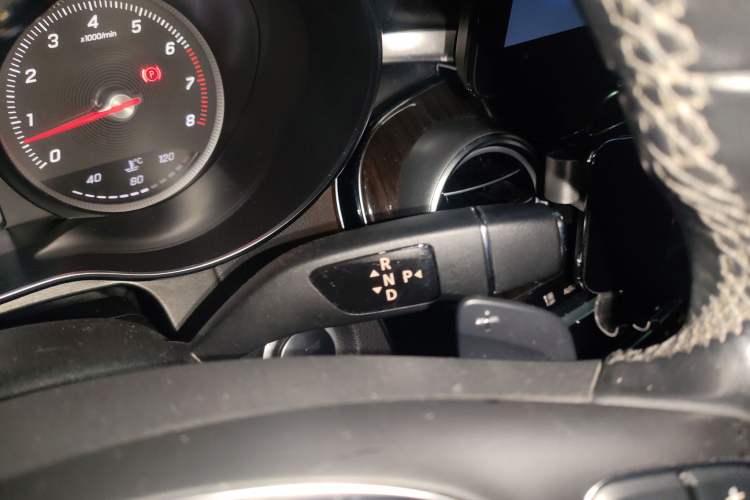 Used Mercedes-Benz GLC 2017 GLC 260 4MATIC Dynamic Edition Gear Lever