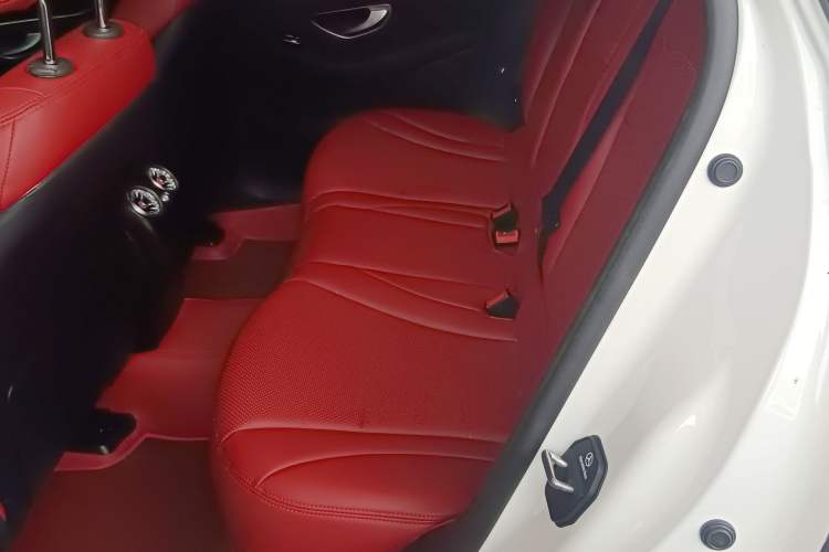 Used Mercedes-Benz GLC 2017 GLC 260 4MATIC Dynamic Edition Left Rear Seat