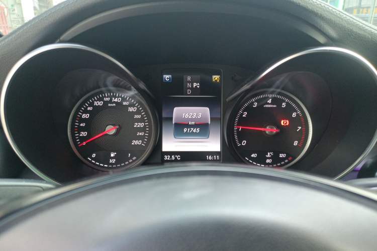 Used Mercedes-Benz GLC 2017 GLC 200 4MATIC Coupe SUV Odometer Close Up