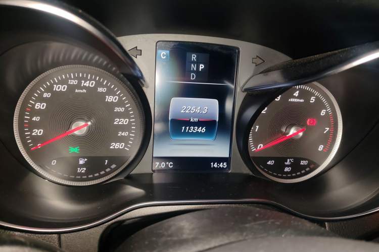 Used Mercedes-Benz GLC 2017 GLC 260 4MATIC Dynamic Edition Odometer Close Up
