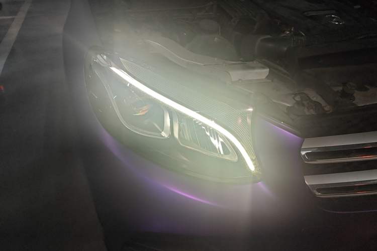 Used Mercedes-Benz GLC 2017 GLC 260 4MATIC Luxury Model Right Front Headlight