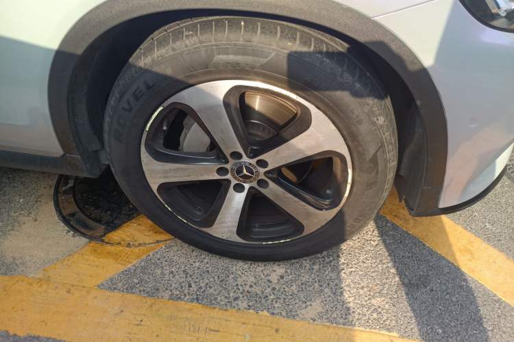 Used Mercedes-Benz GLC 2017 GLC 200 4MATIC Coupe SUV Right Front Wheel Hub