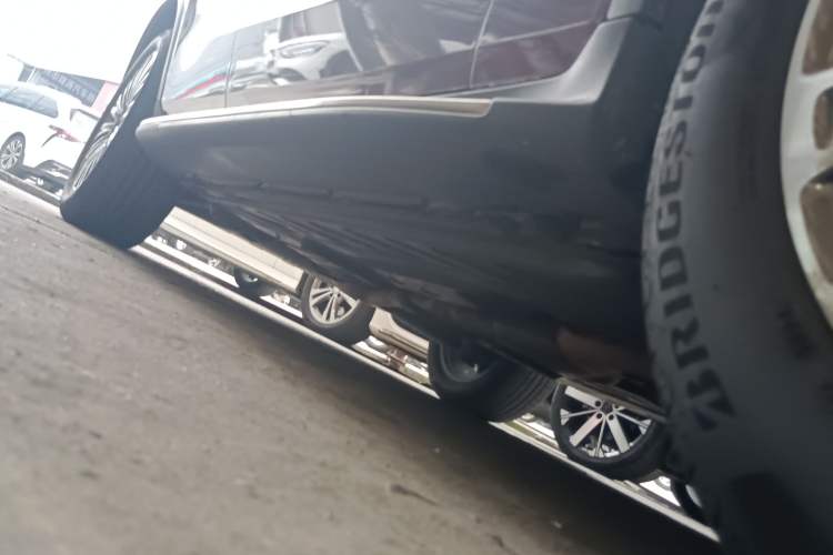 Used Mercedes-Benz GLC 2017 GLC 260 4MATIC Dynamic Edition Right Side Sill