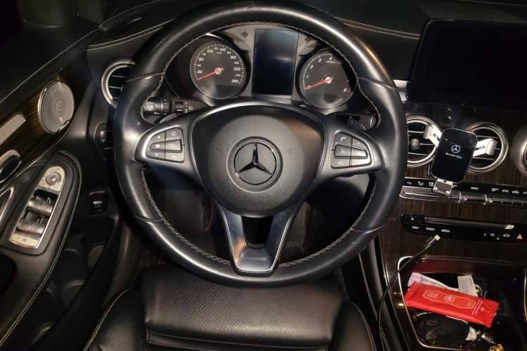 Used Mercedes-Benz GLC 2017 GLC 260 4MATIC Dynamic Edition Steering Wheel