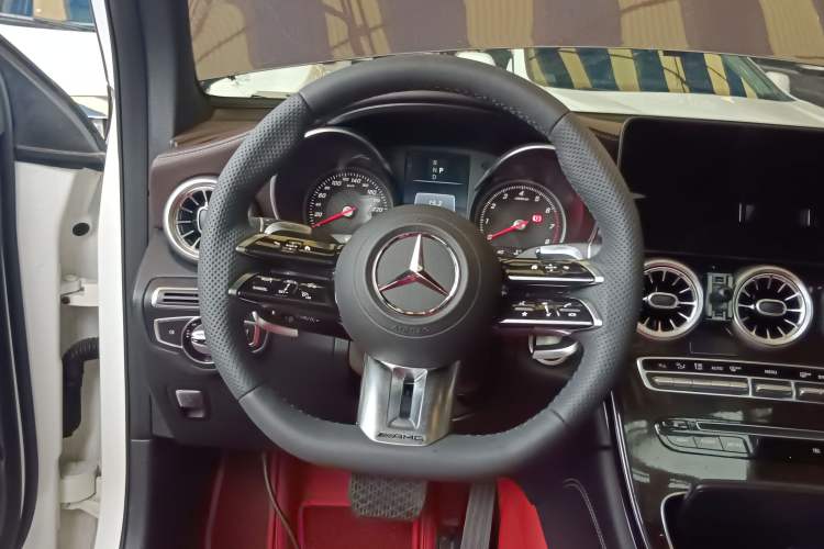Used Mercedes-Benz GLC 2017 GLC 260 4MATIC Dynamic Edition Steering Wheel