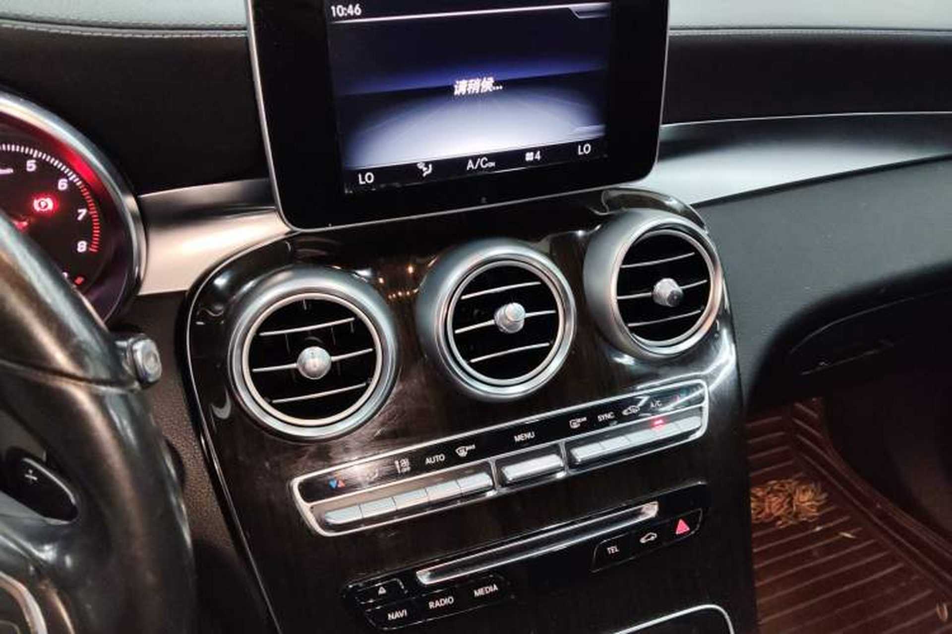 Used Mercedes-Benz GLC 2017 GLC 260 4MATIC Dynamic Edition Audio And AC Panel
