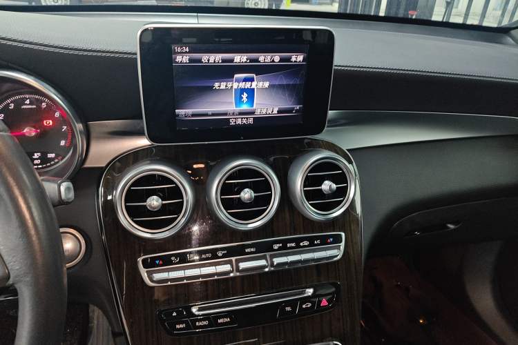 Used Mercedes-Benz GLC 2017 GLC 260 4MATIC Luxury Model Audio And AC Panel