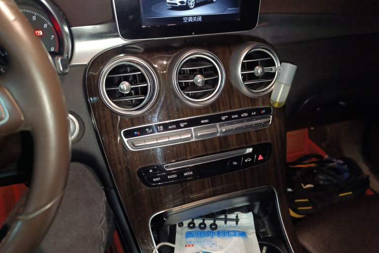 Used Mercedes-Benz GLC 2017 GLC 260 4MATIC Dynamic Edition Audio And AC Panel