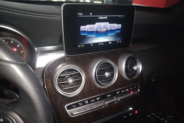 Used Mercedes-Benz GLC 2017 GLC 260 4MATIC Luxury Model Audio And AC Panel