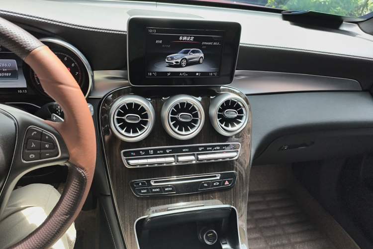 Used Mercedes-Benz GLC 2017 GLC 260 4MATIC Dynamic Edition Audio And AC Panel