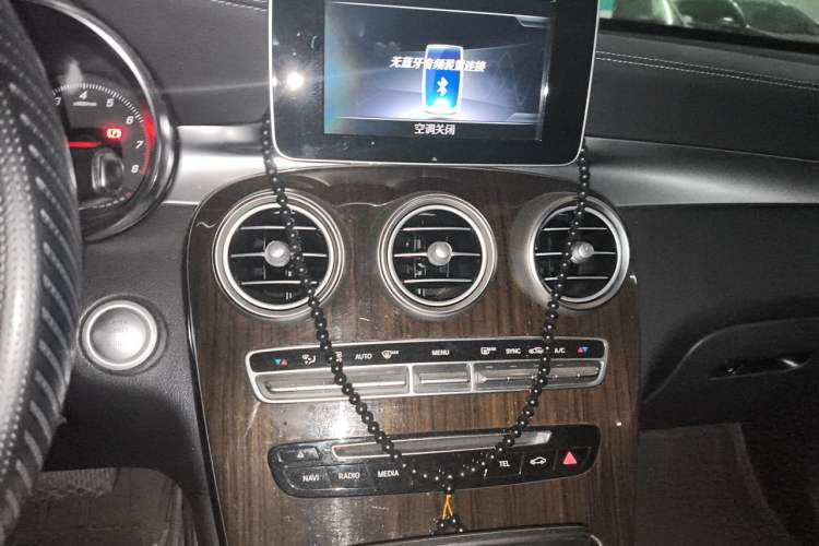 Used Mercedes-Benz GLC 2017 GLC 260 4MATIC Dynamic Edition Audio And AC Panel