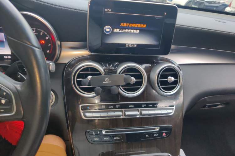 Used Mercedes-Benz GLC 2017 GLC 260 4MATIC Dynamic Edition Audio And AC Panel