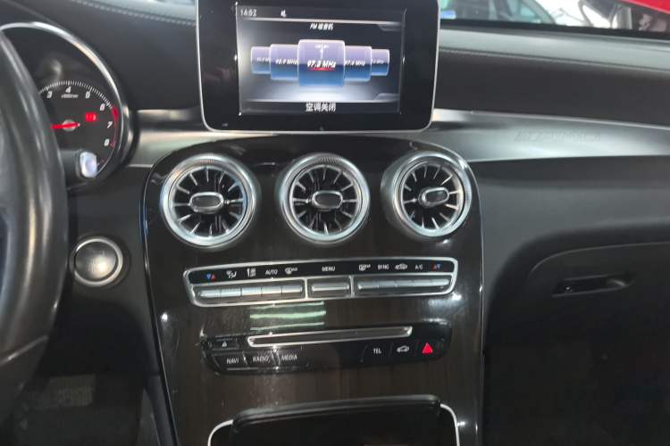 Used Mercedes-Benz GLC 2017 GLC 260 4MATIC Luxury Model Audio And AC Panel
