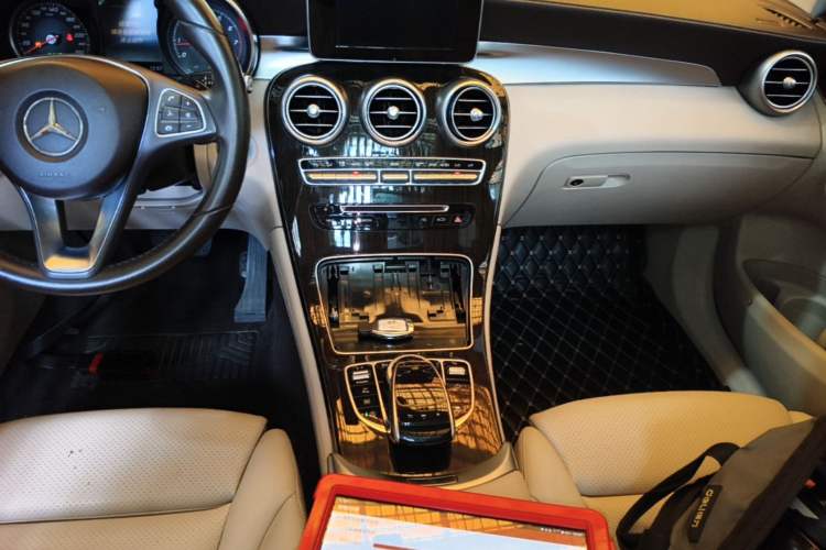 Used Mercedes-Benz GLC 2017 GLC 260 4MATIC Dynamic Edition Audio And AC Panel