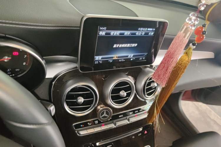 Used Mercedes-Benz GLC 2017 GLC 260 4MATIC Dynamic Edition Audio And AC Panel