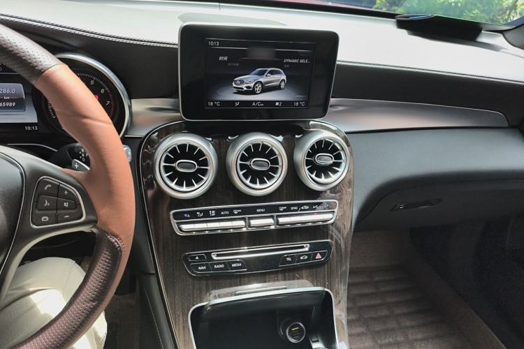 Used Mercedes-Benz GLC 2017 GLC 260 4MATIC Dynamic Edition Audio And AC Panel