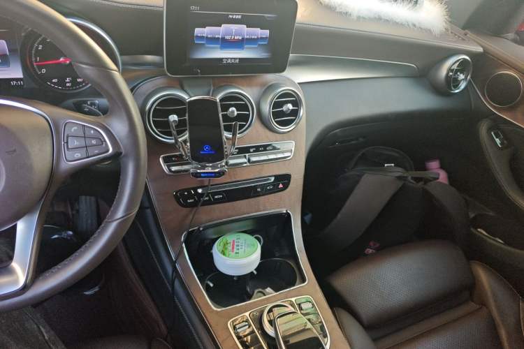 Used Mercedes-Benz GLC 2017 GLC 300 4MATIC Sport Edition Audio And AC Panel
