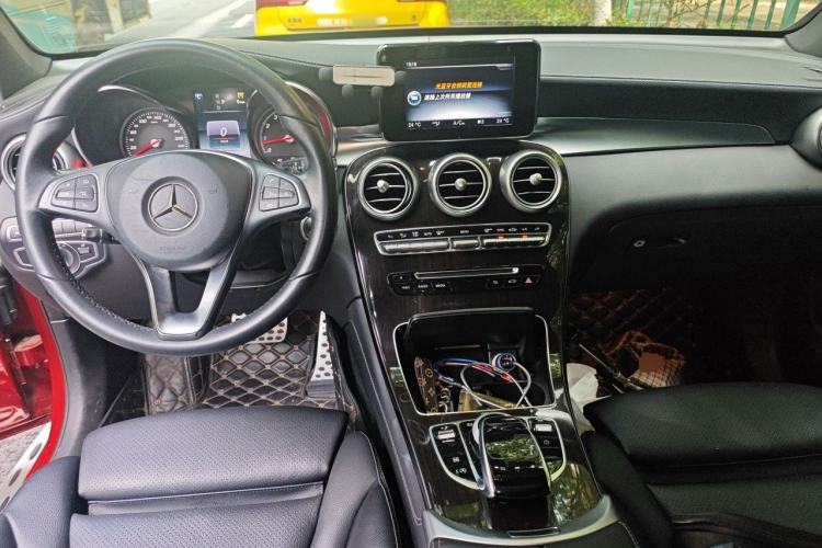Used Mercedes-Benz GLC 2017 GLC 260 4MATIC Luxury Model Center Console