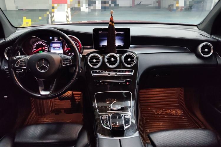 Used Mercedes-Benz GLC 2017 GLC 260 4MATIC Dynamic Edition Center Console