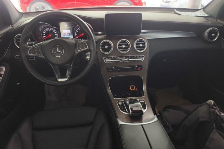 Used Mercedes-Benz GLC 2017 GLC 300 4MATIC Sport Edition Center Console