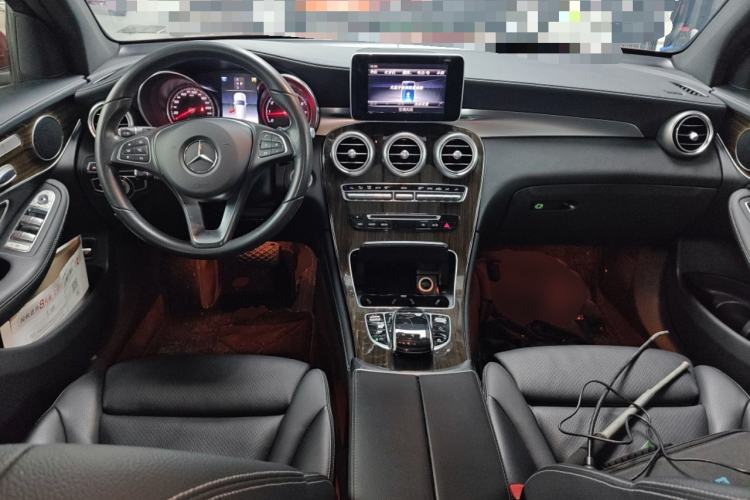 Used Mercedes-Benz GLC 2017 GLC 260 4MATIC Luxury Model Center Console