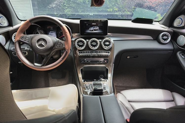 Used Mercedes-Benz GLC 2017 GLC 260 4MATIC Dynamic Edition Center Console