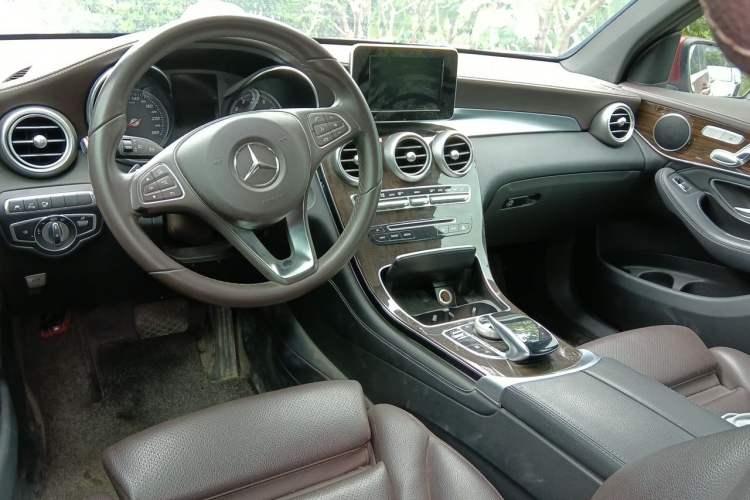 Used Mercedes-Benz GLC 2017 GLC 260 4MATIC Luxury Model Center Console