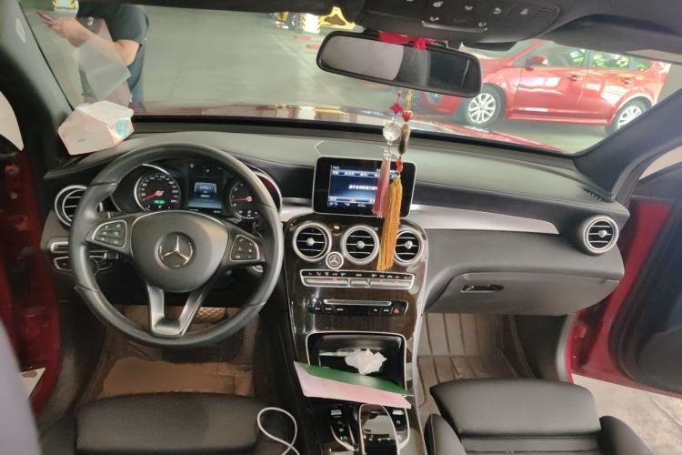 Used Mercedes-Benz GLC 2017 GLC 260 4MATIC Dynamic Edition Center Console