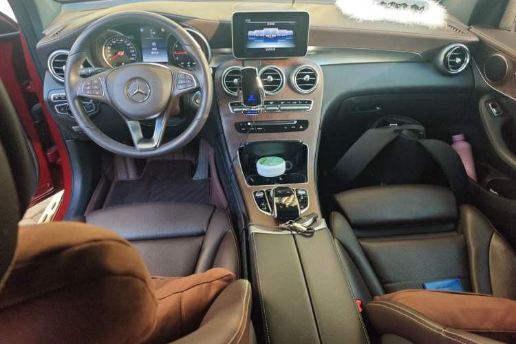 Used Mercedes-Benz GLC 2017 GLC 300 4MATIC Sport Edition Center Console