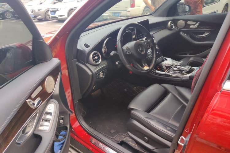 Used Mercedes-Benz GLC 2017 GLC 260 4MATIC Dynamic Edition Driver Seat