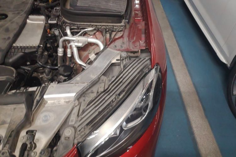 Used Mercedes-Benz GLC 2017 GLC 260 4MATIC Luxury Model Engine Bay Left