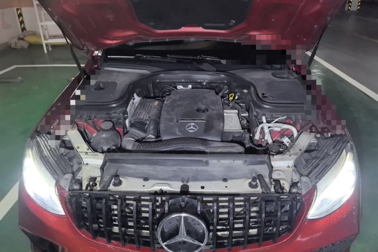 Used Mercedes-Benz GLC 2017 GLC 260 4MATIC Luxury Model Engine Bay