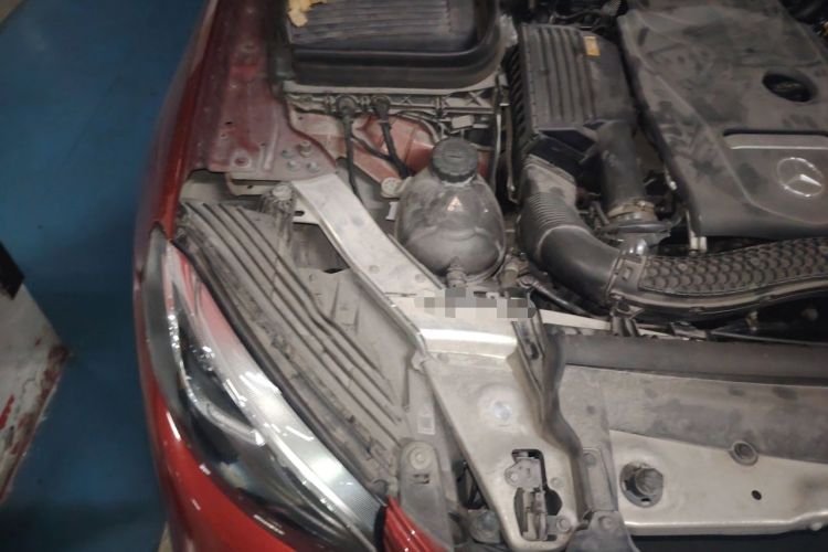 Used Mercedes-Benz GLC 2017 GLC 260 4MATIC Luxury Model Engine Bay Right