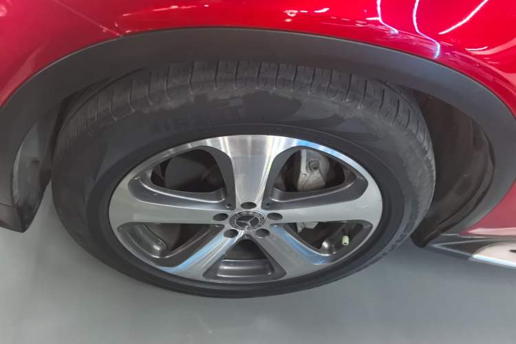 Used Mercedes-Benz GLC 2017 GLC 260 4MATIC Luxury Model Exterior 4
