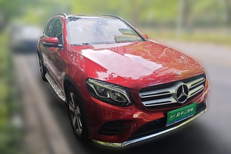 Used Mercedes-Benz GLC 2017 GLC 260 4MATIC Luxury Model Front Right 45 Deg