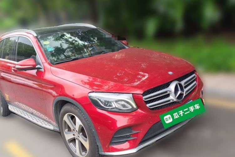 Used Mercedes-Benz GLC 2017 GLC 260 4MATIC Luxury Model Front Right 45 Deg