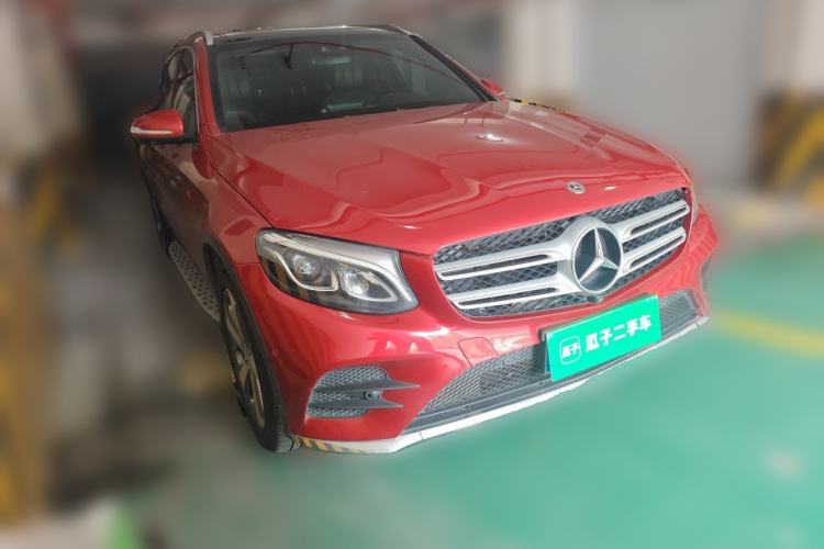 Used Mercedes-Benz GLC 2017 GLC 260 4MATIC Luxury Model Front Right 45 Deg