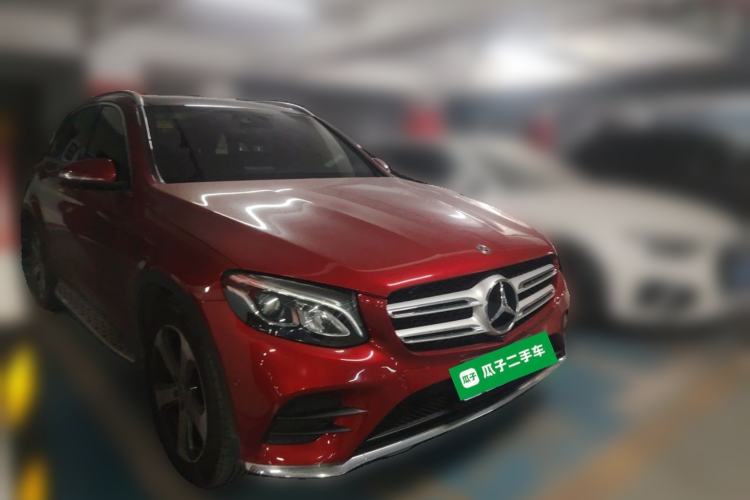 Used Mercedes-Benz GLC 2017 GLC 260 4MATIC Luxury Model Front Right 45 Deg
