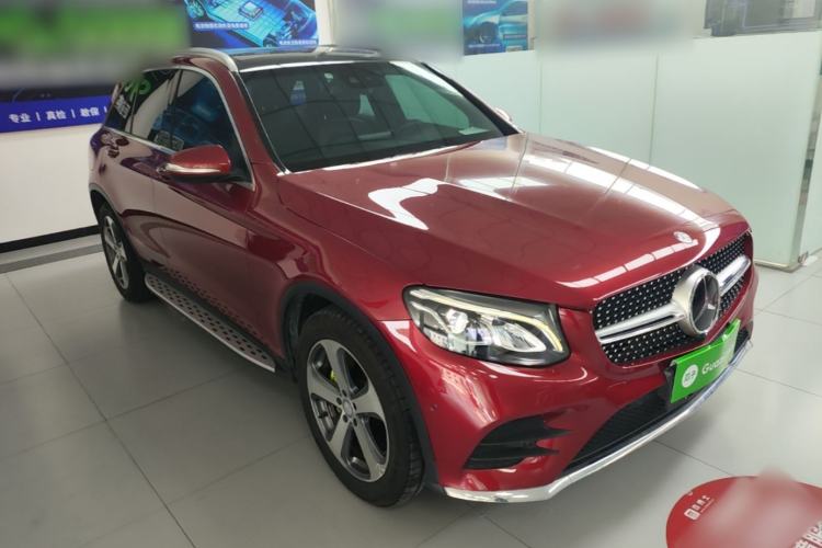 Used Mercedes-Benz GLC 2017 GLC 260 4MATIC Luxury Model Front Right 45 Deg